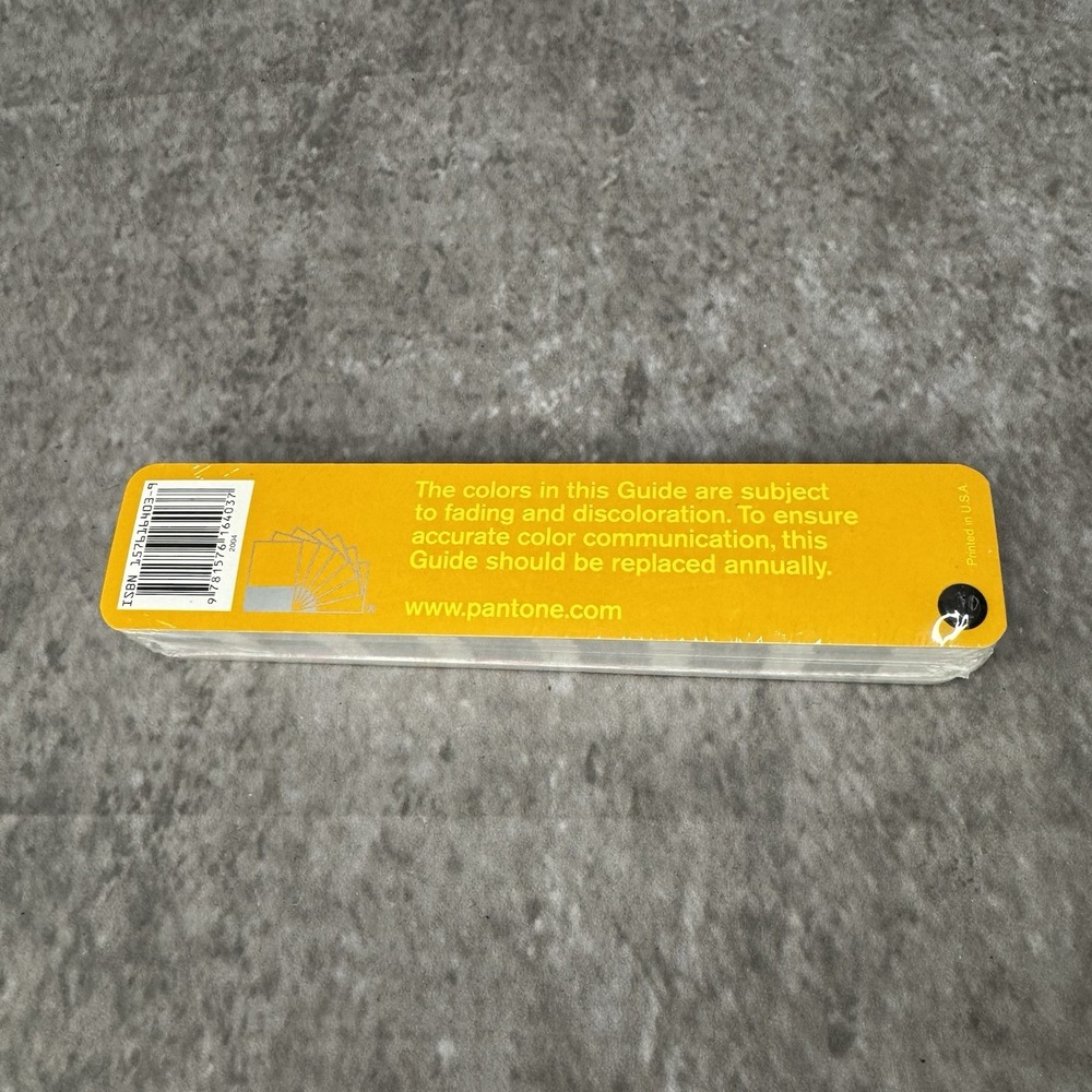 2004 Pantone Formula Guide Solid Uncoated ISBN 157616403-9 Fan Format - Picture 2 of 3